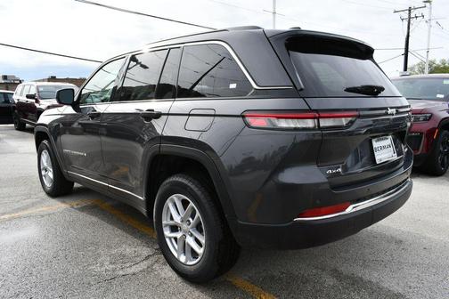 Baltic Gray Metallic Clearcoat 2026 Jeep Grand Cherokee Laredo