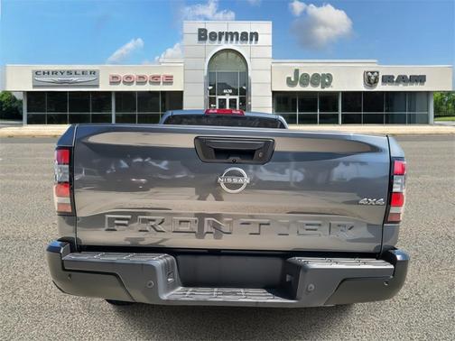 2022 Nissan Frontier S