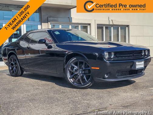 Pitch Black Clearcoat 2022 Dodge Challenger SXT