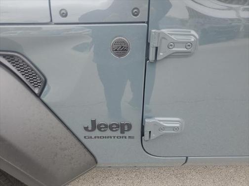 2025 Jeep Gladiator Sport