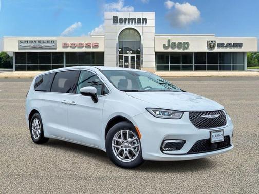 Bright White Clearcoat 2023 Chrysler Pacifica Touring L