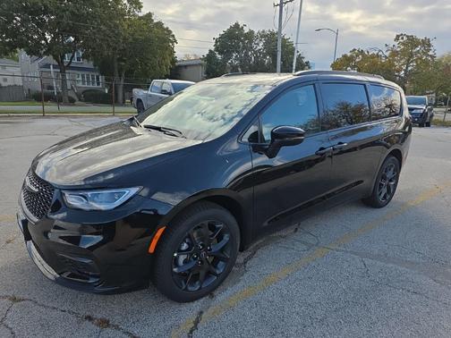 2026 Chrysler Pacifica L