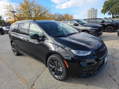 2026 Chrysler Pacifica L