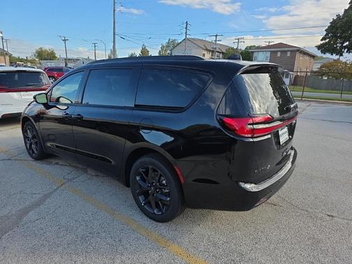 2026 Chrysler Pacifica L