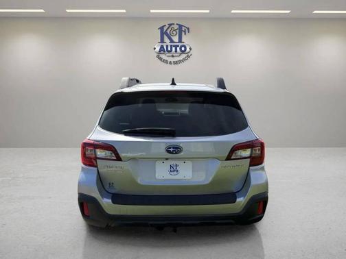 Ice Silver Metallic 2018 Subaru Outback 2.5i Premium