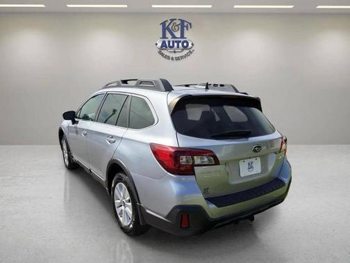 Ice Silver Metallic 2018 Subaru Outback 2.5i Premium