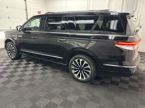 Infinite Black Metallic Clearcoat 2023 Lincoln Navigator Reserve