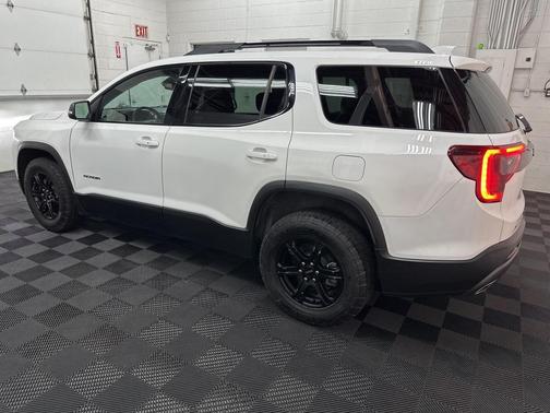2023 GMC Acadia AWD AT4