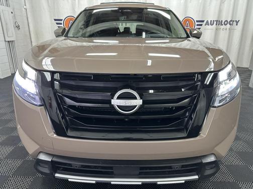 2025 Nissan Pathfinder Platinum 4WD