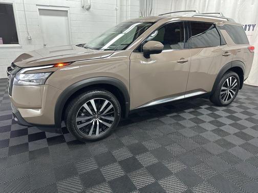 2025 Nissan Pathfinder Platinum 4WD