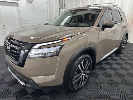 2025 Nissan Pathfinder Platinum 4WD
