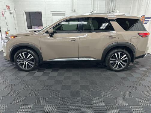 2025 Nissan Pathfinder Platinum 4WD