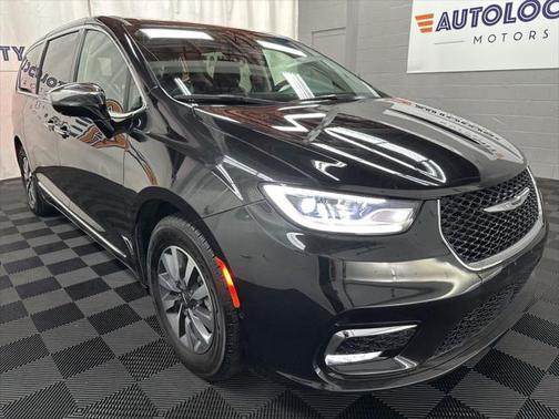 2023 Chrysler Pacifica Hybrid Limited