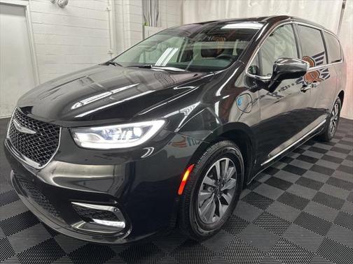 2023 Chrysler Pacifica Hybrid Limited