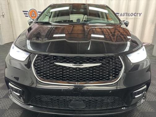 2023 Chrysler Pacifica Hybrid Limited