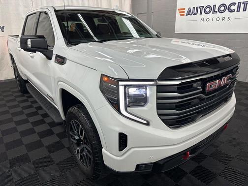 Summit White 2025 GMC Sierra 1500 AT4