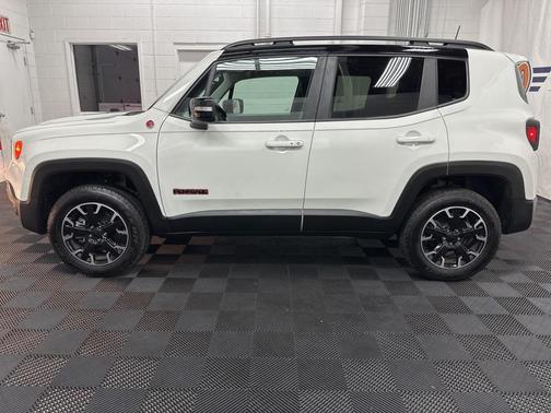 2023 Jeep Renegade Trailhawk