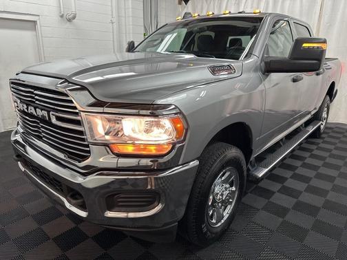 2023 RAM 2500 Tradesman Crew Cab 4x4 6'4' Box