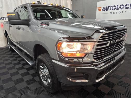 2023 RAM 2500 Tradesman Crew Cab 4x4 6'4' Box