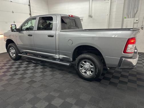 2023 RAM 2500 Tradesman Crew Cab 4x4 6'4' Box