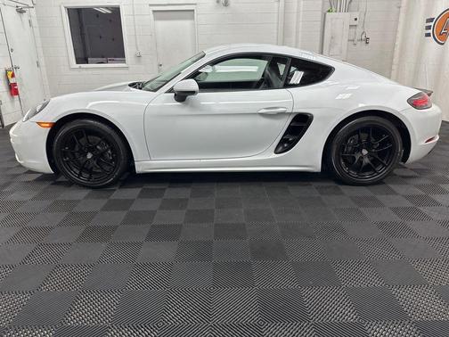 Carrara White Metallic 2019 Porsche 718 Cayman Base