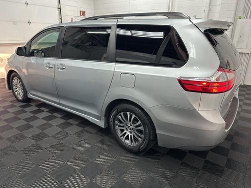 2019 Toyota Sienna XLE