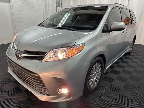 2019 Toyota Sienna XLE