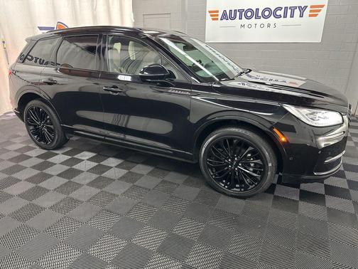 Infinite Black Metallic Clearcoat 2023 Lincoln Corsair Reserve