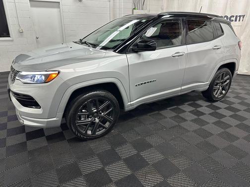 Silver Zynith Metallic Clearcoat 2024 Jeep Compass Limited
