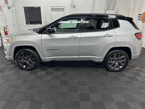 Silver Zynith Metallic Clearcoat 2024 Jeep Compass Limited
