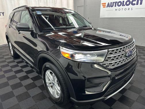 Agate Black Metallic 2022 Ford Explorer XLT