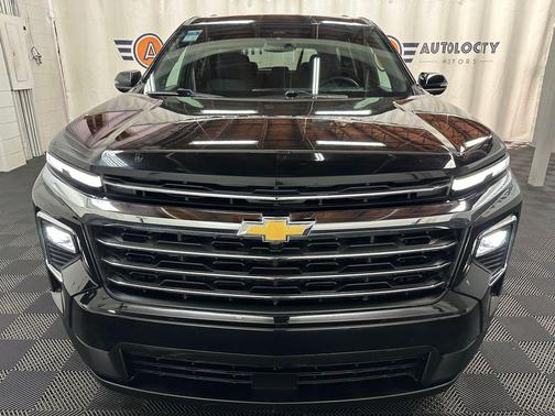 Mosaic Black Metallic 2025 Chevrolet Traverse LT