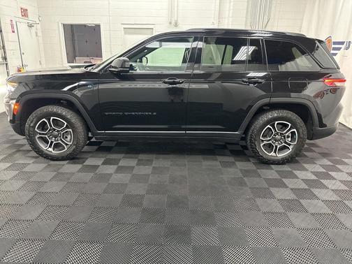 2022 Jeep Grand Cherokee 4xe Trailhawk