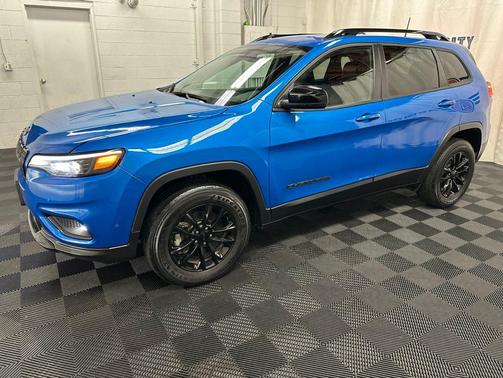 Hydro Blue Pearlcoat 2023 Jeep Cherokee Altitude