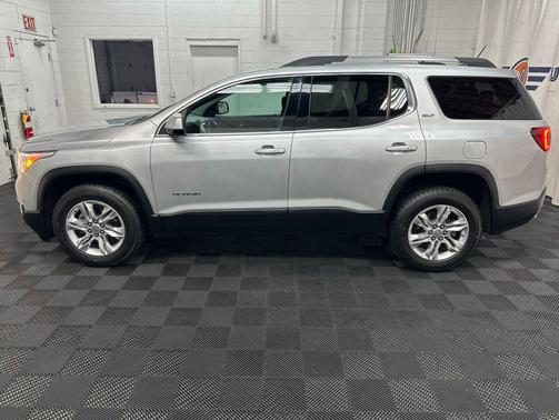 Quicksilver Metallic 2019 GMC Acadia SLT-1