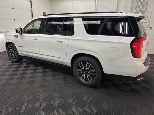 2023 GMC Yukon XL 4WD AT4