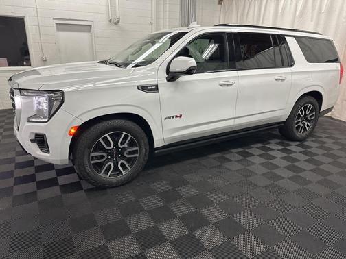 2023 GMC Yukon XL 4WD AT4