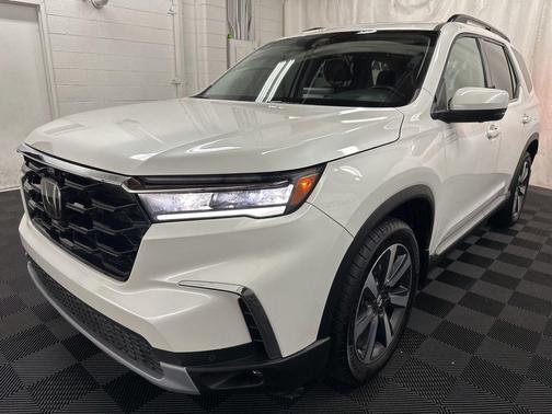 Platinum White Pearl 2024 Honda Pilot Elite