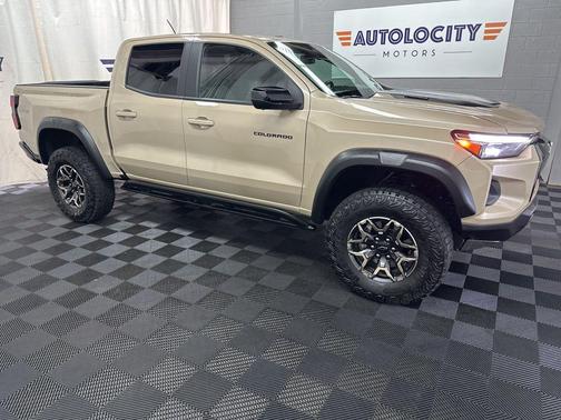Sand Dune Metallic 2024 Chevrolet Colorado ZR2