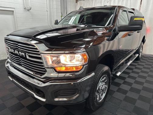 2024 RAM 2500 Tradesman Crew Cab 4x4 6'4' Box