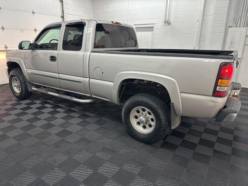 2004 GMC Sierra 2500 SLE H/D Extended Cab