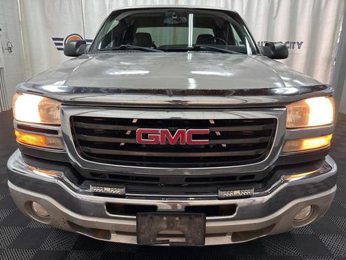 2004 GMC Sierra 2500 SLE H/D Extended Cab