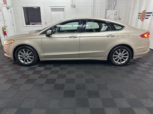 White Gold 2017 Ford Fusion SE