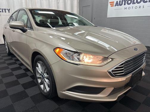 White Gold 2017 Ford Fusion SE