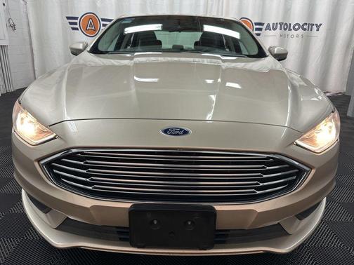 White Gold 2017 Ford Fusion SE