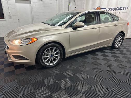 White Gold 2017 Ford Fusion SE