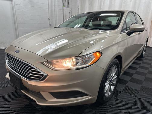 White Gold 2017 Ford Fusion SE