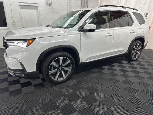 2025 Honda Pilot Touring 8-Passenger