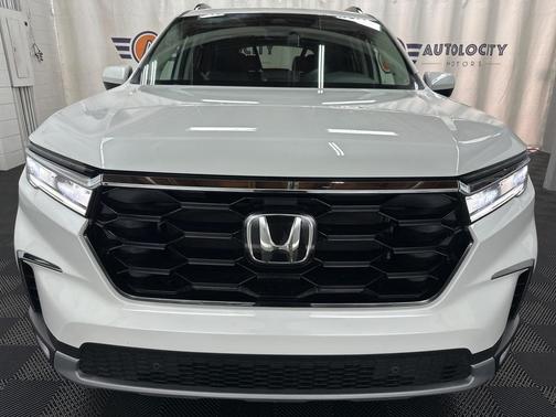 2025 Honda Pilot Touring 8-Passenger