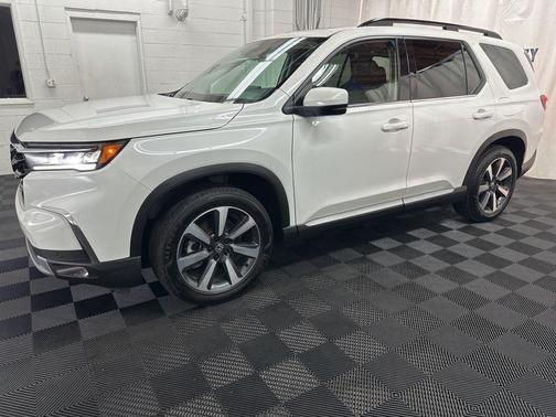2025 Honda Pilot Touring 8-Passenger